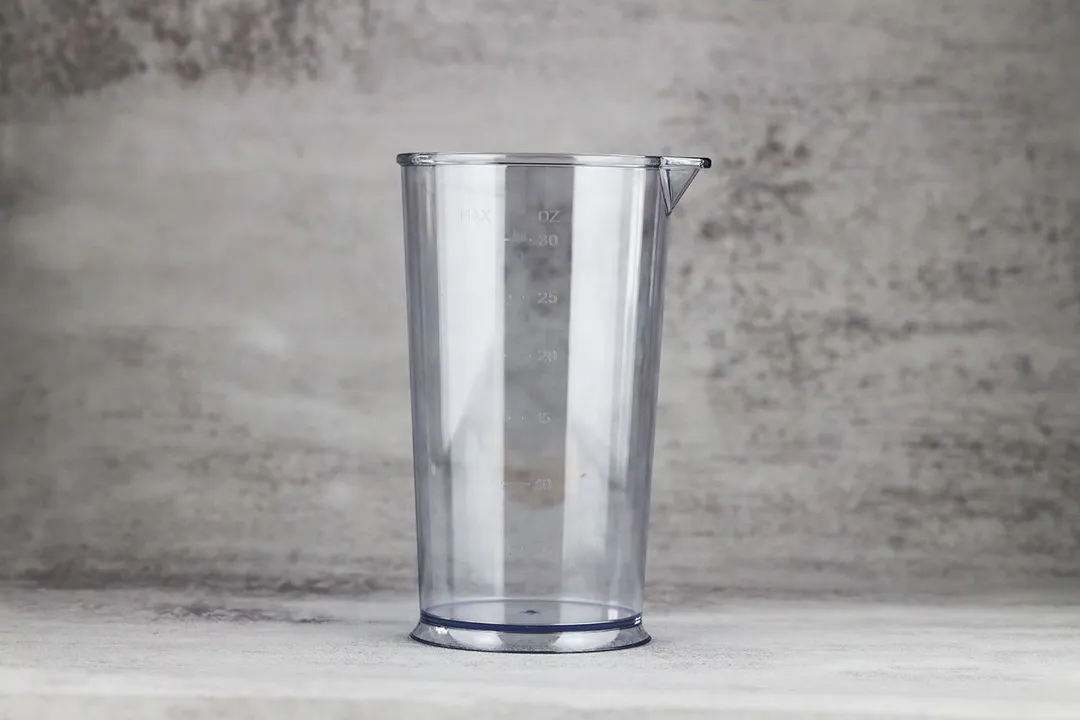 A 30-oz plastic beaker of the BELLA Immersion Blending standing on a gray table. 