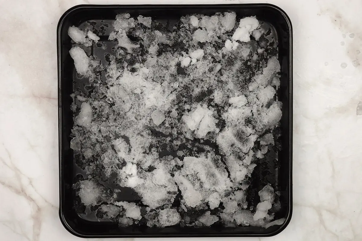 The coarse crushed ice