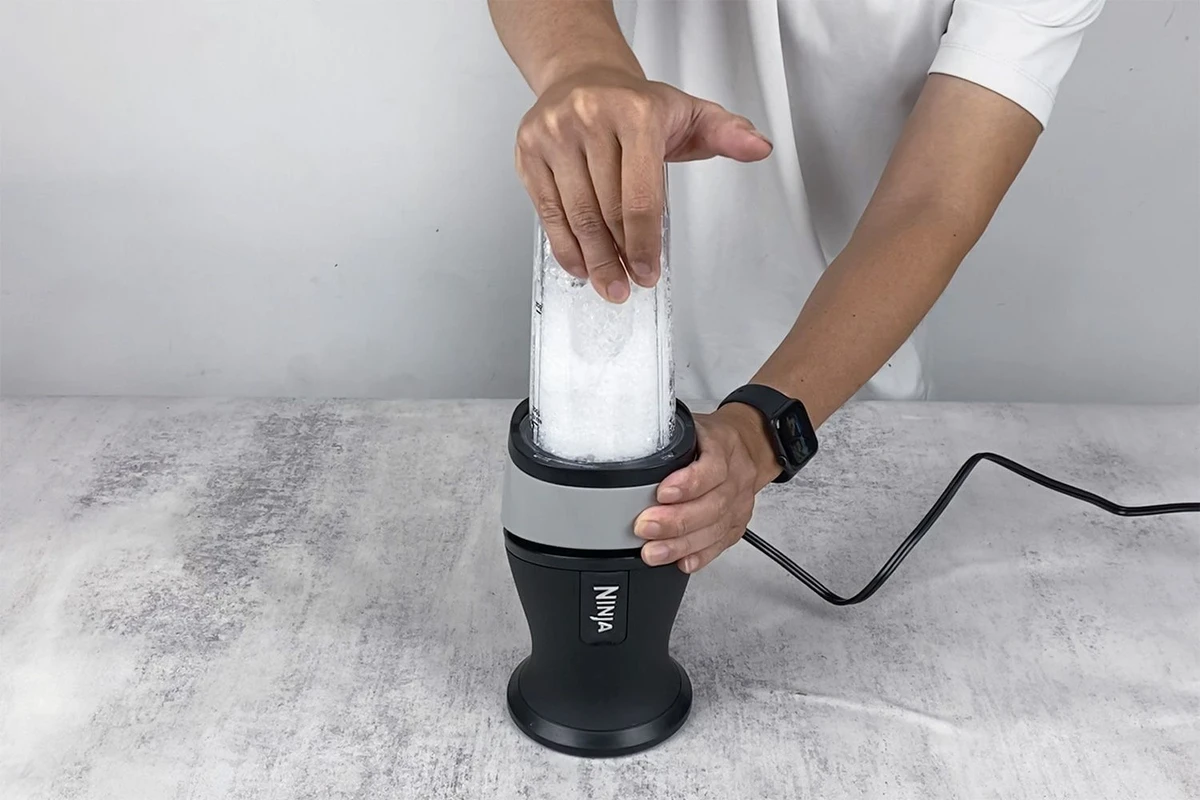 Crushed Ice Cubes Personal Blender