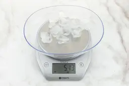 The La Reveuse left behind 5.13 oz unblended ice (Cre: Nguyen Ntk/HealthyKitchen101)