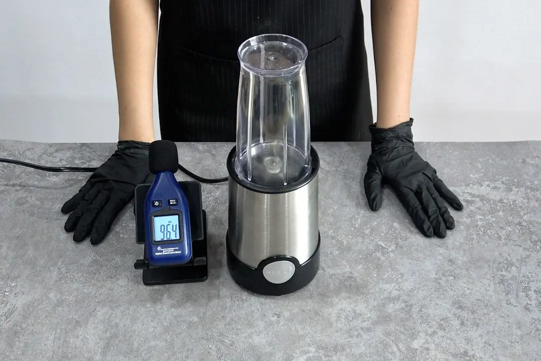 Someone is measuring the noise level of the BELLA personal blender with the noise meter (96 dB).