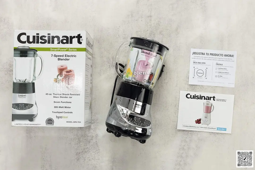 A display of the Cuisinart SPB-7CH SmartPower blender and its packaging box on a table.