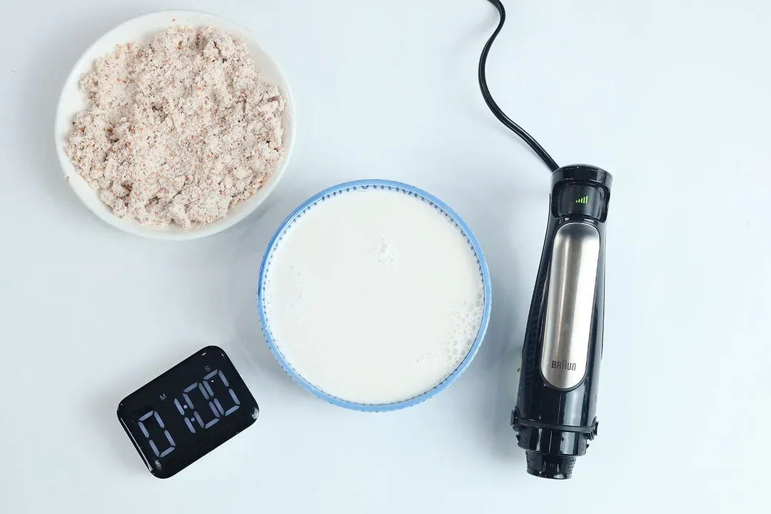 The Braun MQ7035X immersion blender beside its bowl of almond milk and the corresponding almond pulp produced in 1 minute.