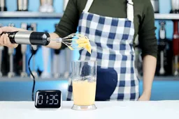 A mayonnaise preparation using a LinkChef immersion blender, with a timer tracking the blending duration.