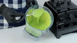 Vitamix E310 Explorian Blender Green Smoothie Video