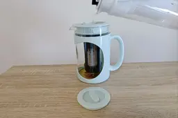 A short video showing how to brew with the Primula Burke Deluxe cold brew coffee maker. 