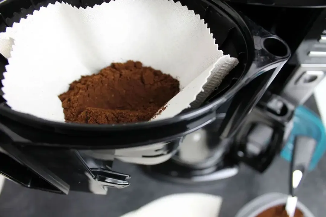 Measure-Grounds-in-Filter-Coffee-MakerMeasure-Grounds-in-Filter-Coffee-Maker