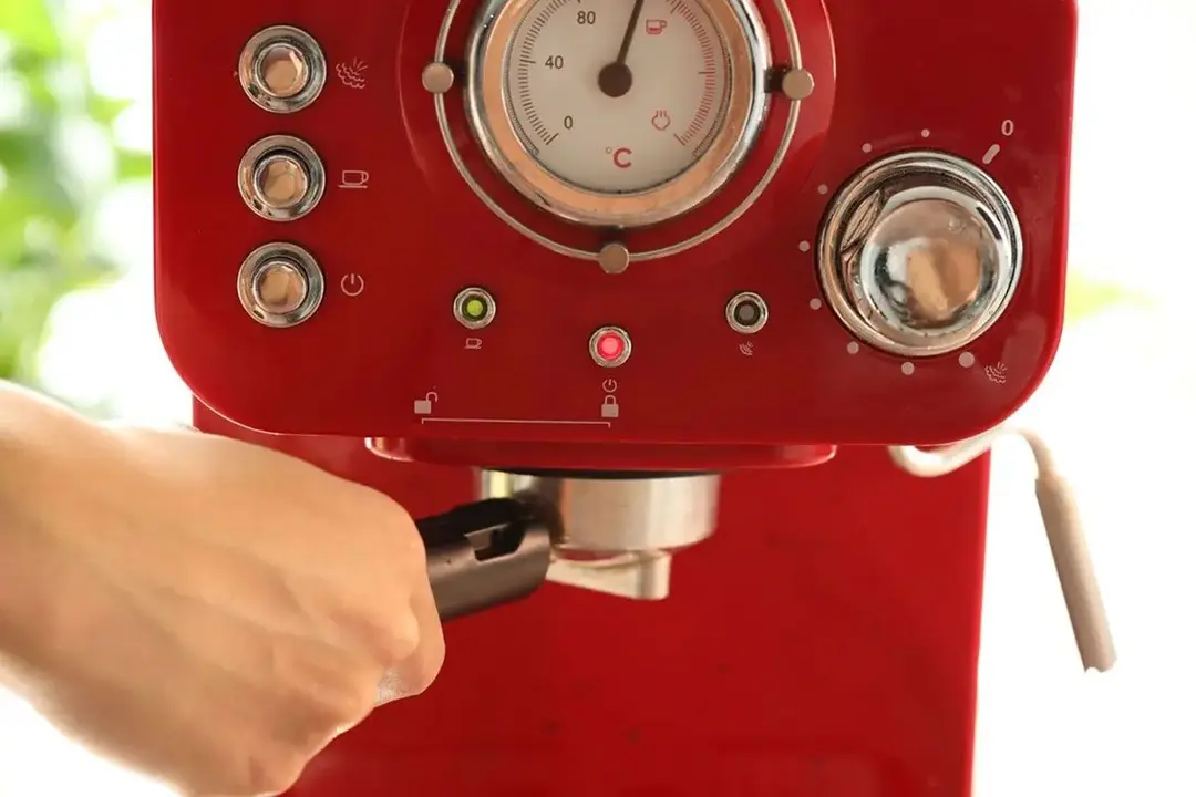 Lock-Filter-and-Place-Your-Cup-on-Coffee-Maker