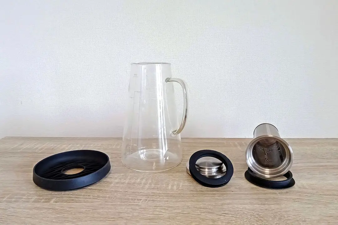 The Ovalware JR3 cold brew coffee maker completely disassembled. There are 6 parts in total.