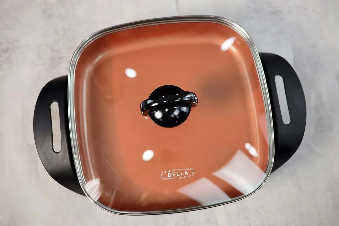 The tempered glass lid of the Bella Non-Stick Electric Skillet 14607.