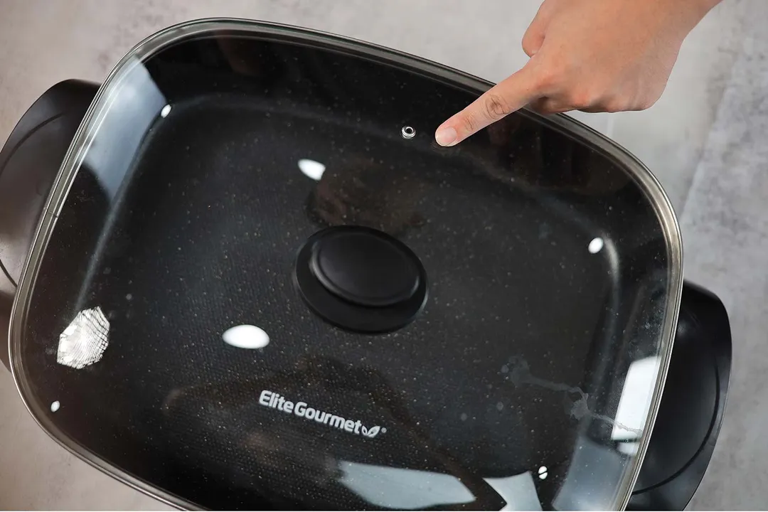 The lid of the Elite Gourmet Non-Stick Electric Skillet EG-6203 has a steam vent.