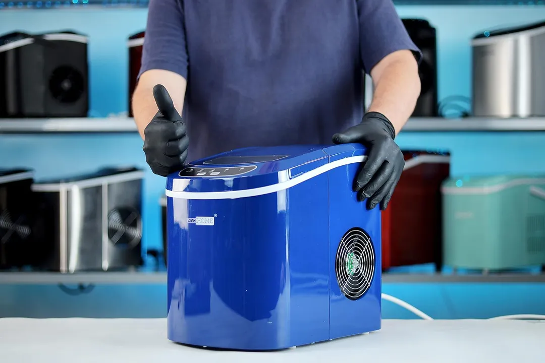 A man standing behind a navy blue Vivo Home ice maker and giving a thumbs up.