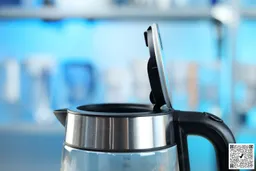 The pop-up lid of the Amazon Basics Electric Glass and Steel Kettle (F-625C) opens at an 85° angle.