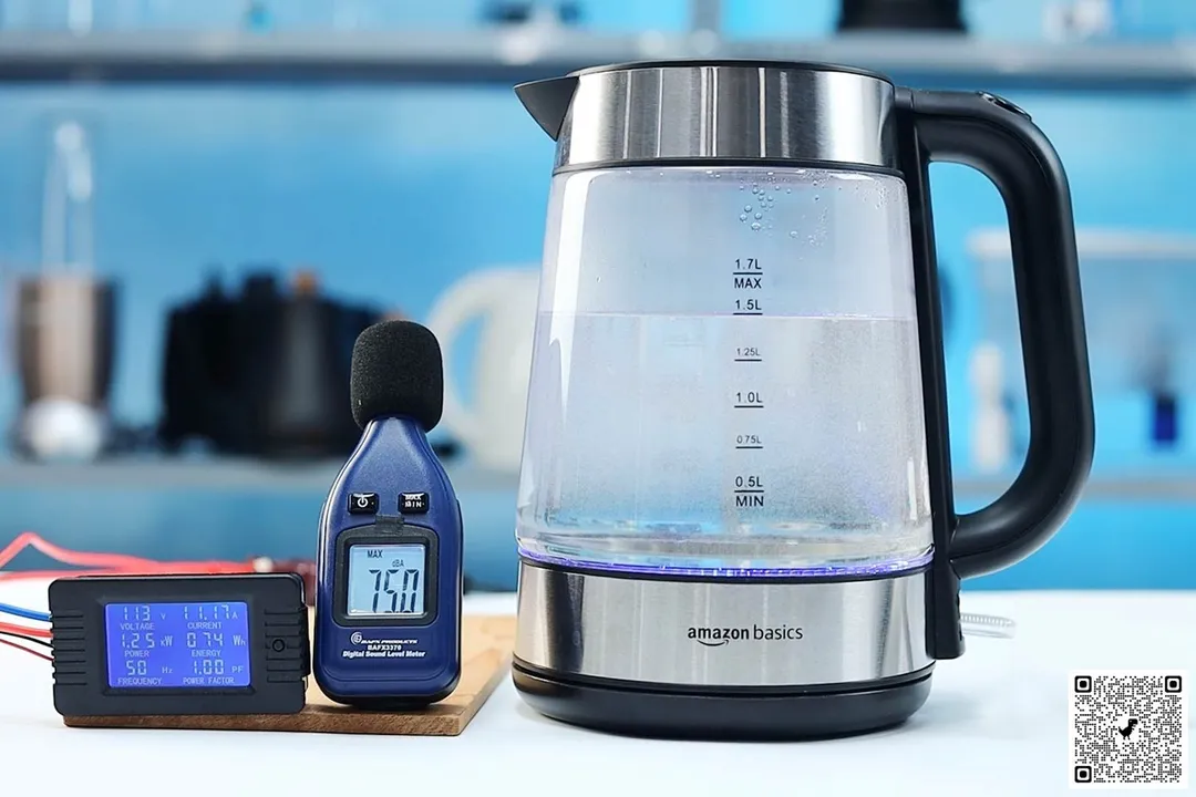 The Amazon Basics Electric Glass and Steel Kettle (F-625C) is boiling 1.5 liters of water. The noise meter displays the maximum sound pressure level to be 75 dB. The power meter reads 113 V, 11.17 A, 1.25 kW, 0.74 Wh, 50 Hz, and 1.0 PF.