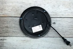 The bottom of the power base of the Chefman Electric Kettle with 5 Presets (RJ11-17-CTI-RL) has a cord storage and also three small anti-slip rubber pads.