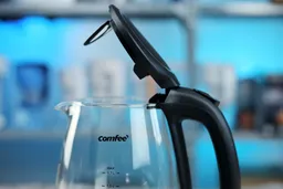 The pop-up lid of the Comfee Glass Electric Kettle (CEKG003) opens at an 75° angle.