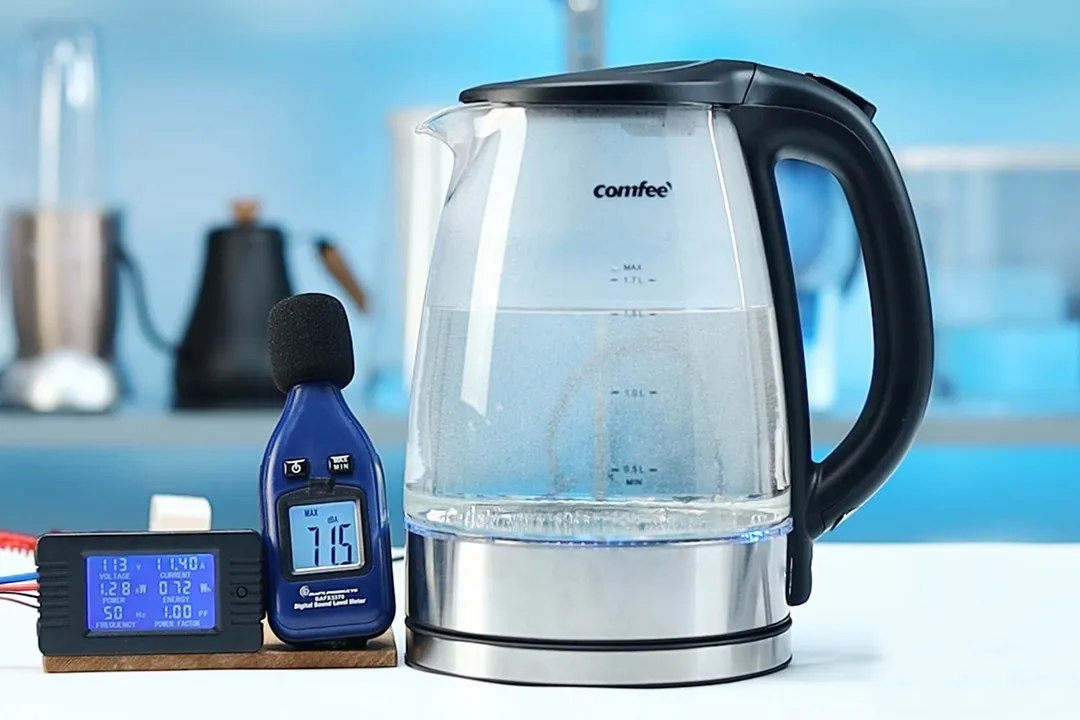 The Comfee Glass Electric Kettle (CEKG003) is boiling 1.5 liters of water. The noise meter displays the maximum sound pressure level to be 71.5 dB. The power meter reads 113 V, 11.10 A, 1.28 kW, 0.72 Wh, 50 Hz, and 1.0 PF.