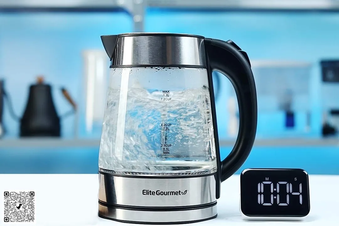 1.5 liter of water boiling inside the Elite Gourmet Electric Glass Kettle (EKT-602). The digital timer displays 10 minutes and 04 seconds.