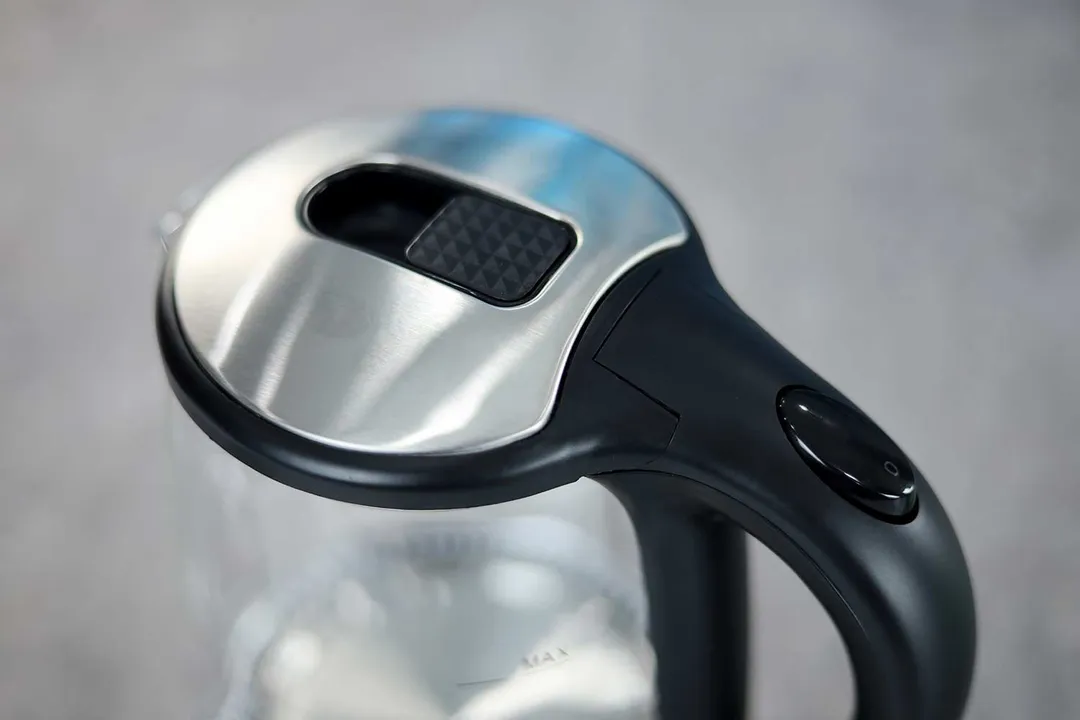 The handle of the Dezin Electric Glass Kettle DZ380 has a power switch.