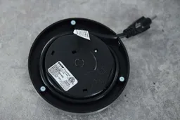 The bottom of the power base of the Peach Street Electric Kettle PE-1300 has a cord storage and also three small anti-slip rubber pads.