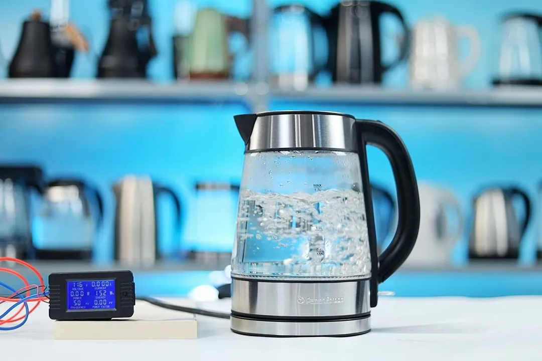 The power meter reads the energy consumption of the Peach Street Electric Kettle PE-1300 to be 152 Wh.