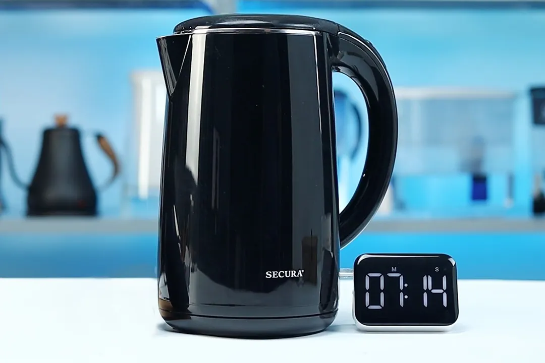 1.5 liter of water boiling inside the Secura Electric Stainless Steel Double-Wall Kettle (SWK-1701DA). The digital timer displays 07 minutes and 14 seconds.