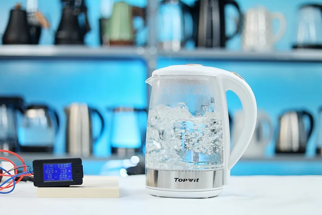 The power meter reads the energy consumption of the Topwit Glass Electric Tea Kettle T630 to be 150 Wh.