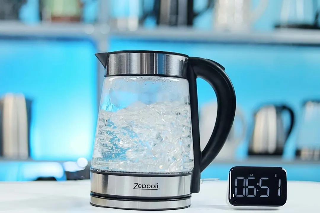 1.5 liters of water boiling inside the Zeppoli Electric Kettle ZPL-KETTLE. The digital timer displays 06 minutes and 51 seconds.