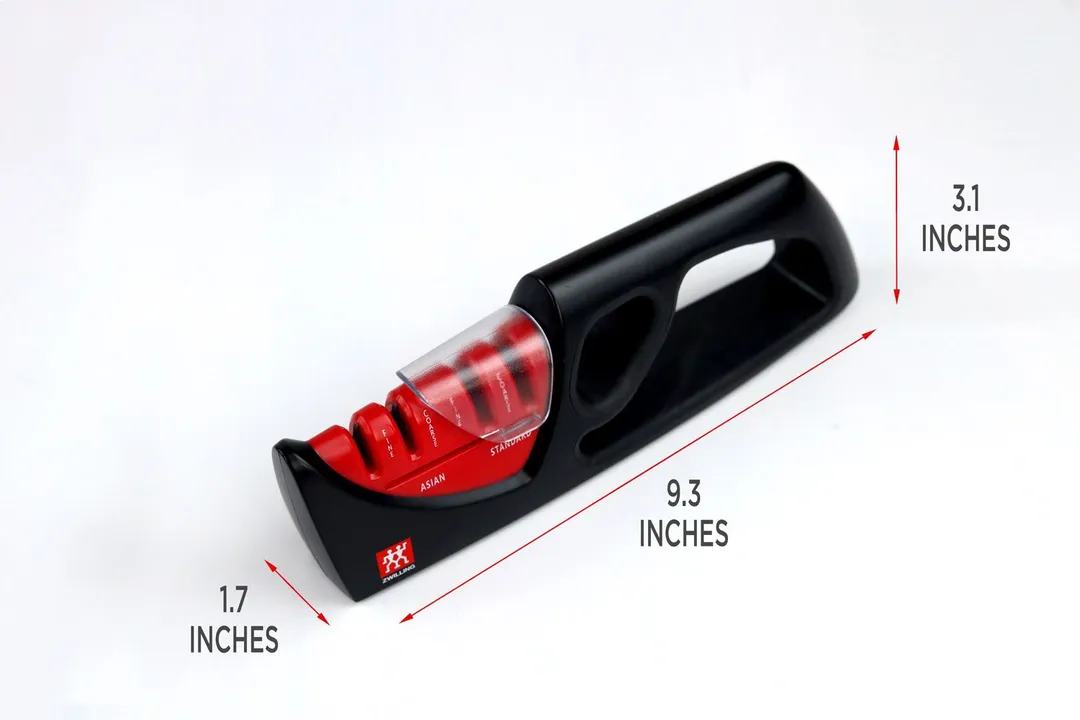 The Zwilling handheld sharpener with arrows and figures showing its dimensions