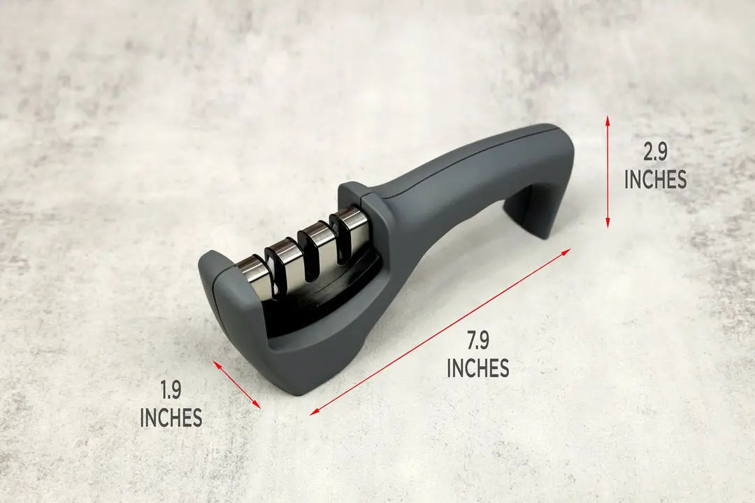The Amesser handheld sharpener with arrows and figures showing its dimensions