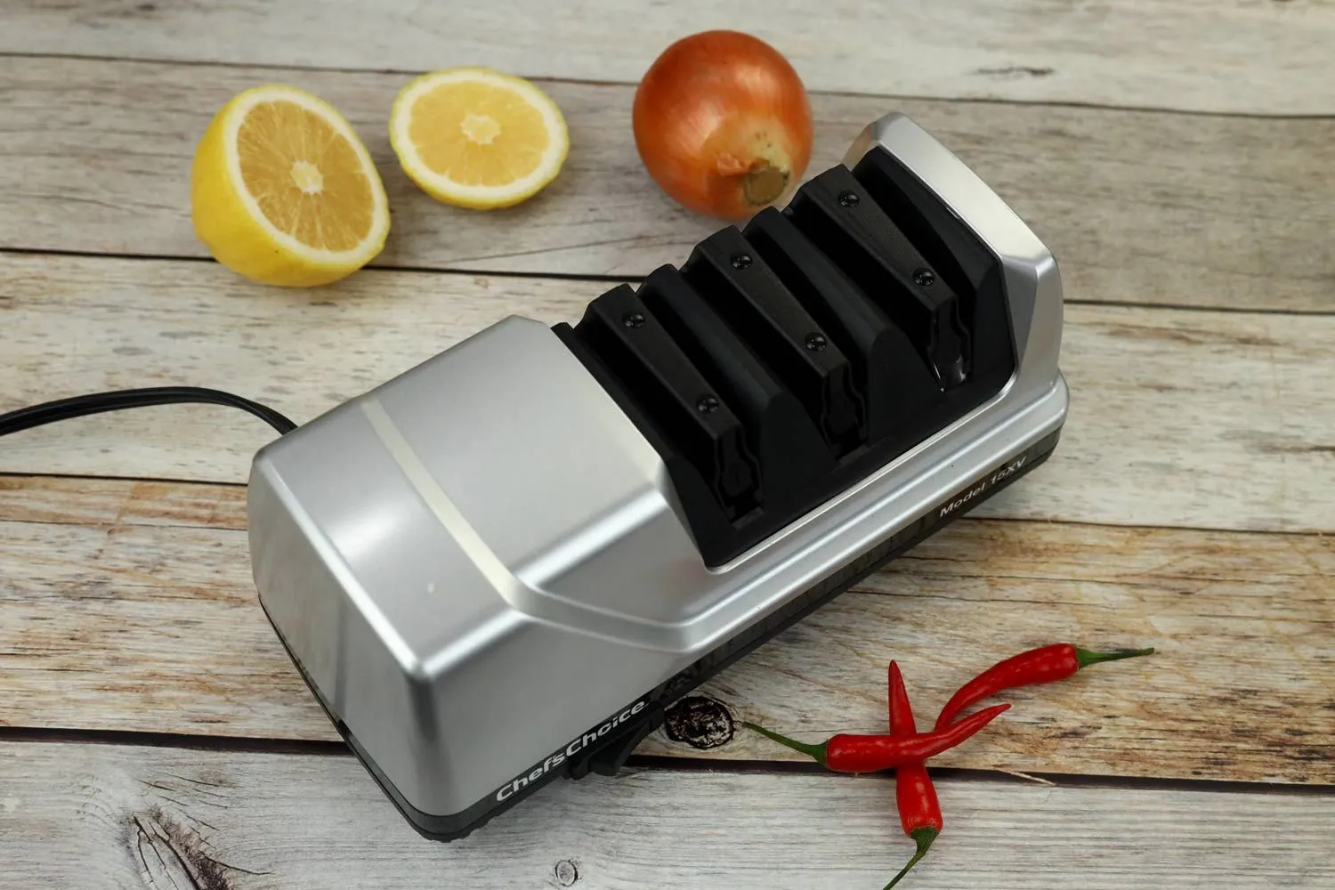https://cdn.healthykitchen101.com/reviews/images/knife-sharpeners/clbkieb8o00199t884dh45ycl.jpg