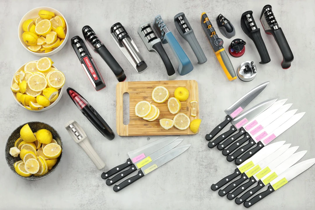 Devices tested to find out the best manual sharpeners 2022, including the Cubikook, Chef’s Choice Pronto, Kitchellence, among others. Included are test knives and lemon slices in three bowls and on a cutting board.