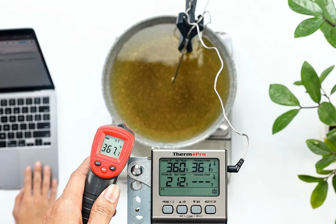 https://cdn.healthykitchen101.com/reviews/images/thermometers/eventek-gm550-s-reading-12-inches-clh8ljpjo000boc88eq51dfr8.jpg?w=1080&q=80