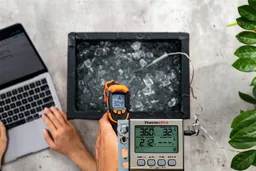 A reviewer is using the Kizen LaserPro LP300  at a distance of 12 inches to measure the surface temperature of an ice bath. The screen reads 30.4°F.