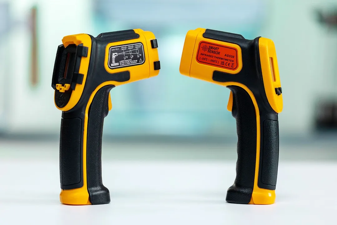 SOVARCATE HS960D Manual vs. Smart Sensor AS530 Infrared Thermometer