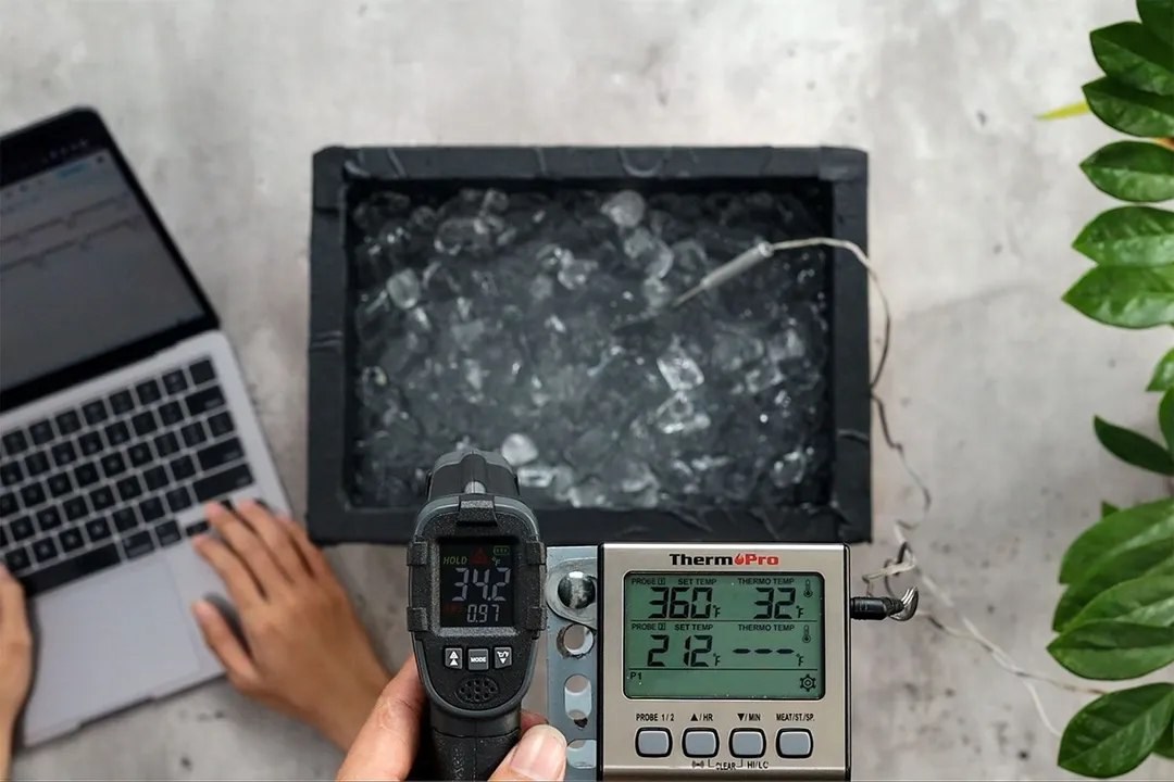 The Sovarcate HS980E from 12 inches away from the ice bath displays a temperature of 34.2°F on the screen.