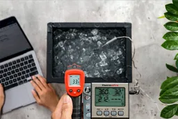 The Wintact WT530, from 16 inches away, displays a temperature of 33.4°F on the screen.