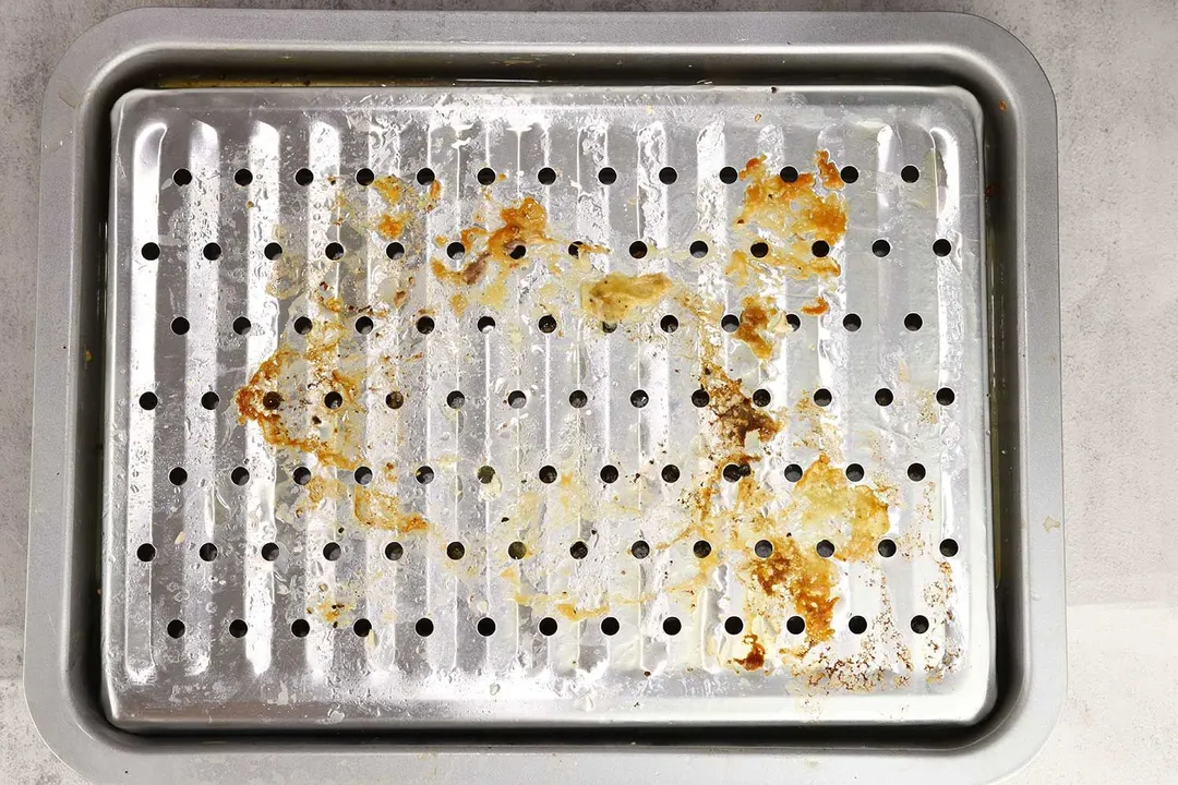 Grease on the broiling rack of the stainless steel BLACK+DECKER CTO6335S Convection Toaster Oven.
