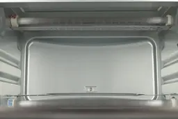 The Hamilton Beach 31401 4-Slice Toaster Oven’s cooking chamber has 2 quartz heating elements with guards and 2 guide rails.