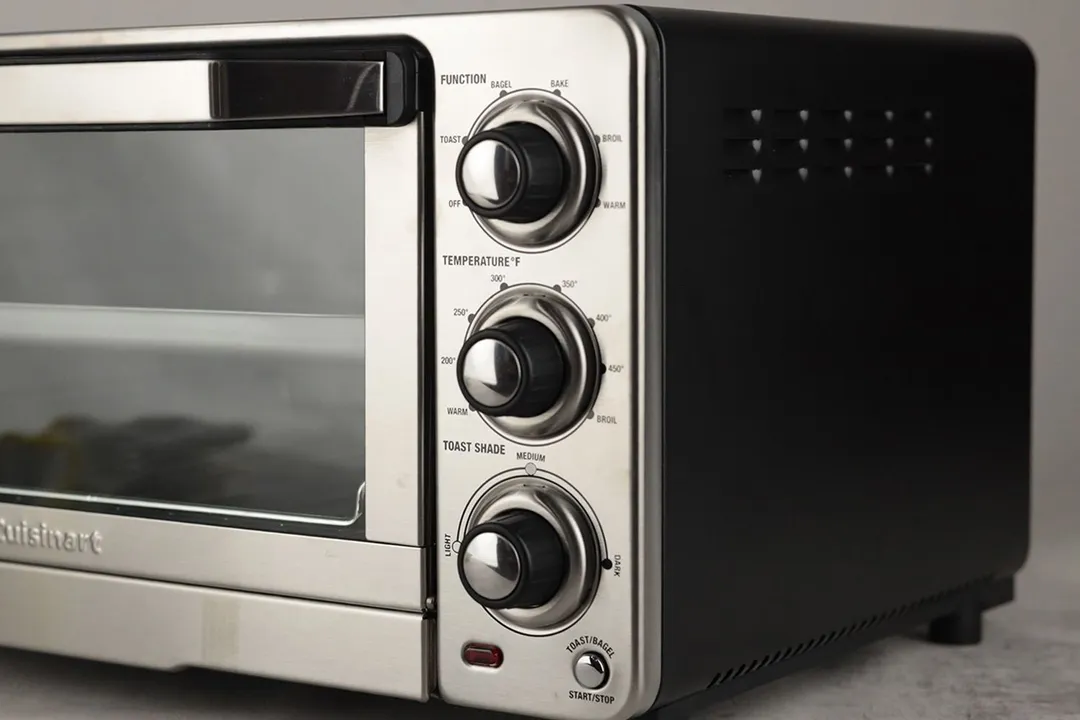 The Cuisinart TOB-40N Toaster Oven’s function dial has 5 cooking functions including Toast, Bagel, Bake, Broil, and Warm.