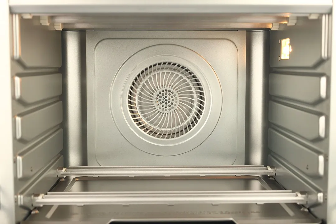 Ninja Foodi XL Pro Air Toaster Oven’s cooking chamber has 6 heating elements, 4 guide rails, a fan cavity, and a light.