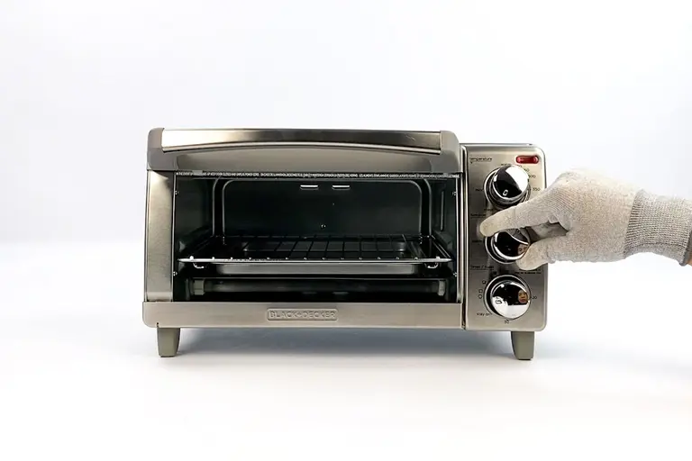 Black & Decker Toaster Oven TO17060SS Opening and Basic Use and