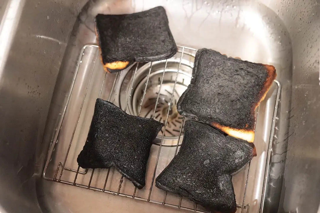 We accidentally burnt a batch of toast completely while testing the Hamilton Beach 31401