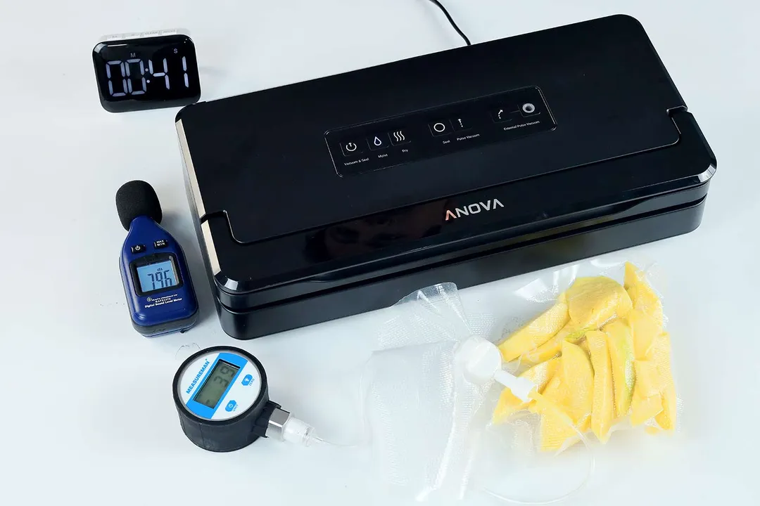 The Anova Precision Pro sealed a bag of fruit slices with a vacuum gauge reading 39 kPA. It completed the cycle in 41 seconds and had a noise level of 79.6 dBA.