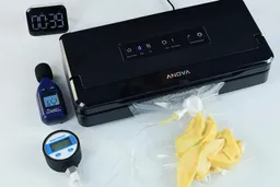 The Anova Precision Pro as it is performing the second moist food test. It achieved a peak 43 kPA suction power in a working cycle lasting 39 seconds.