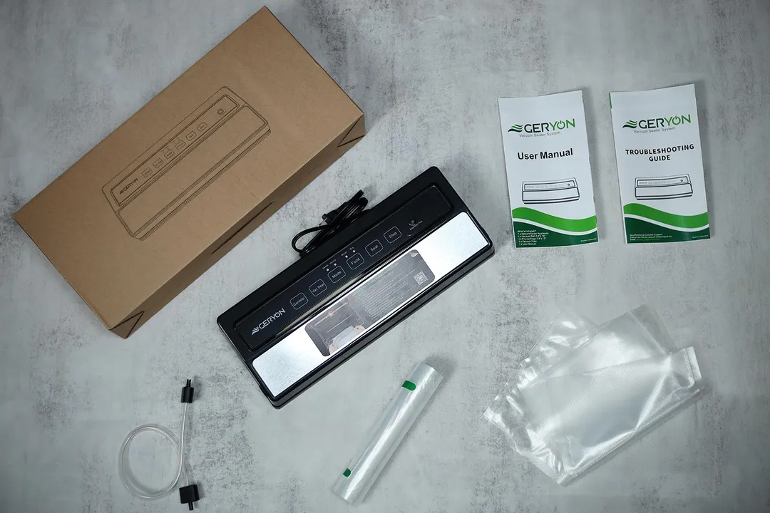 The content of the GERYON E2900-MS shipping box, which comes in a simple cardboard box. There’s a roll and a few sheets of pre-cut plastic bags, air hose and adapter, and documentations.