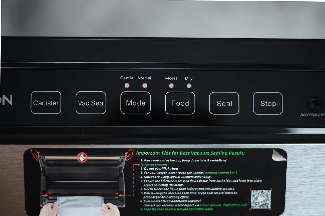 The control panel is made up of six touch-sensitive buttons. There are indicator lights on top of the “Mode” and “Food” buttons to help you select the correct settings.