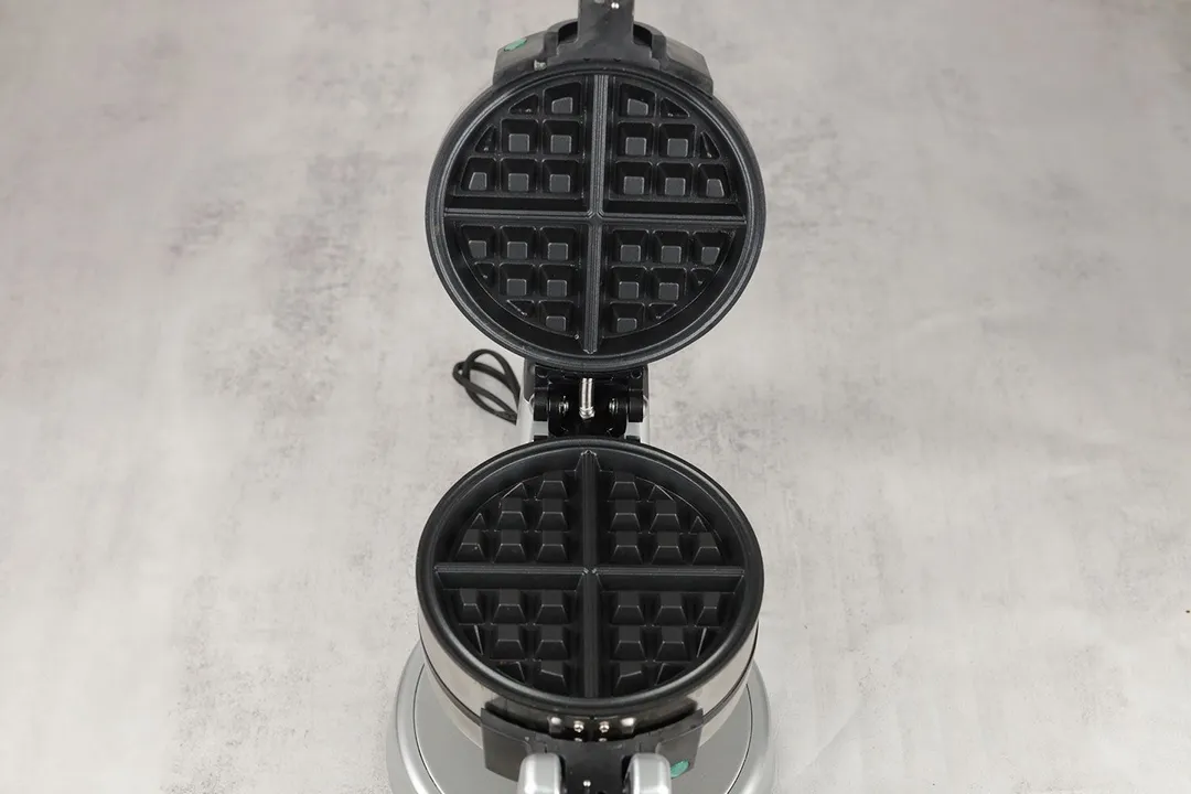 An overview of the Cuisinart WAF-F20P1’s black, Belgian-style waffle plates.