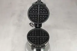 An overview of the Cuisinart WAF-F20P1’s black, Belgian-style waffle plates.