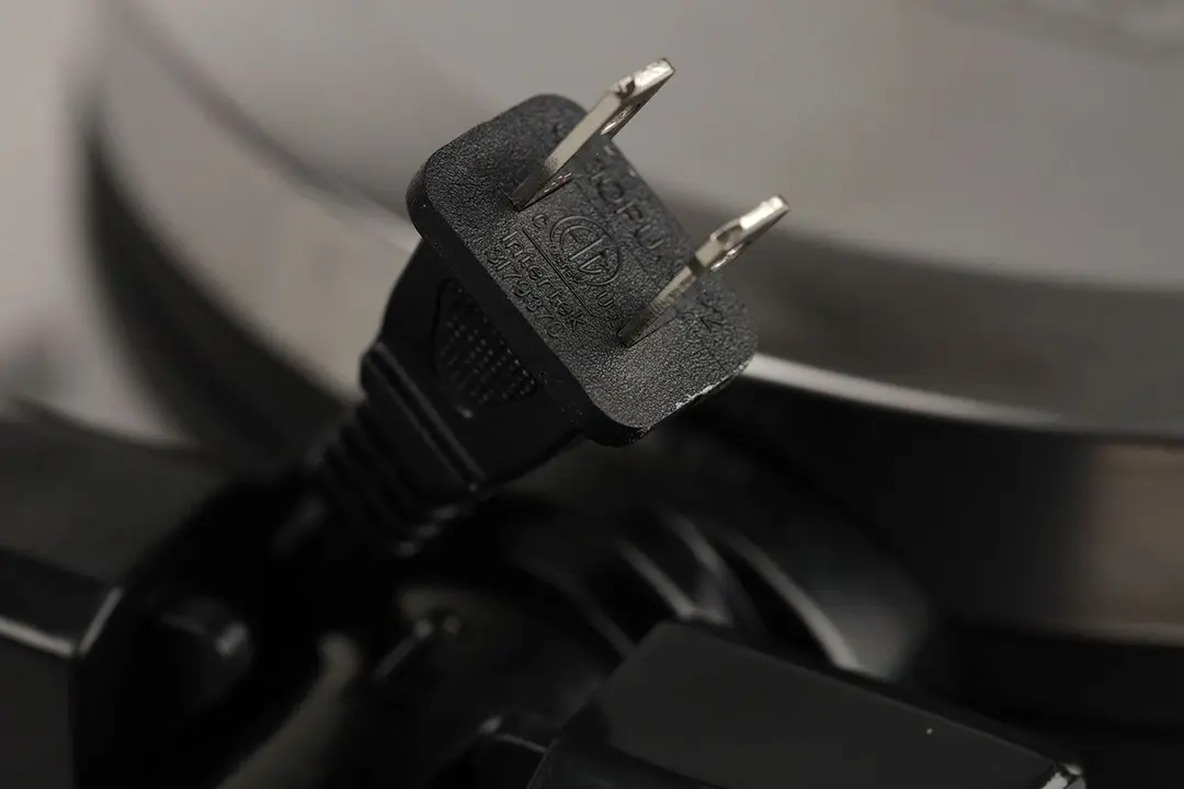The power plug of the Bella 13991, highlighting the Type-A prongs.